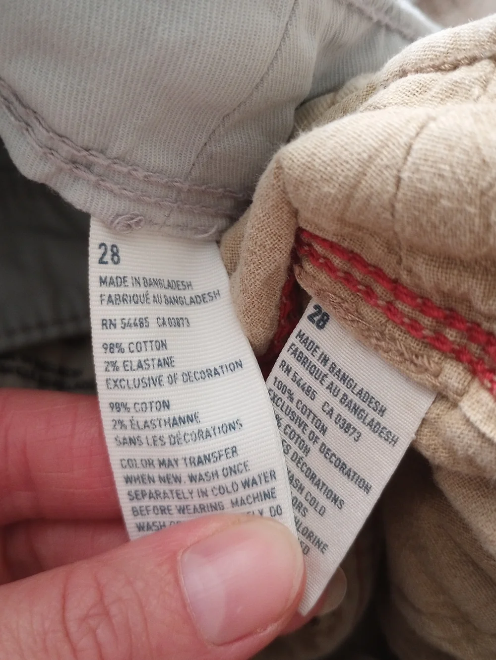 2 Pairs Of American Eagle Size 28 Classic & Cargo - Picture 9 of 10